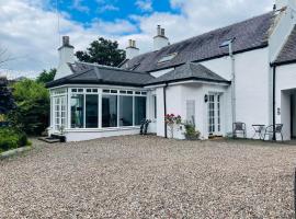 Hotel Photo: Lovely 5-Bed House in Lundin Links coastal village