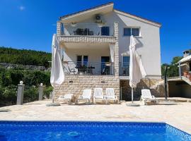Hotel Photo: Holiday home Mary with private pool