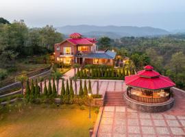 Fotos de Hotel: StayVista at Dhauladhar House - Luxurious Chateau in Kangra