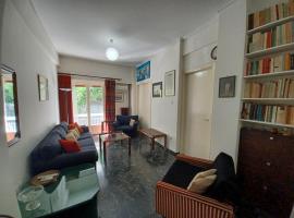 होटल की एक तस्वीर: Charming apartment in the neighborhood of Pangrati