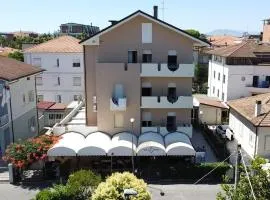 Hotel Villa Dina