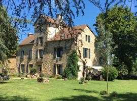 Hotel foto: Chambres et table d'hôtes Le cèdre Aveyron