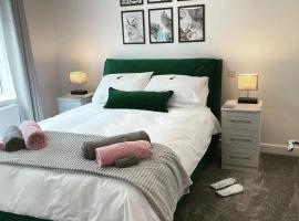 酒店照片: Salisbury Suite - Modern 2 bedroom flat with parking in Menai Bridge