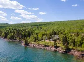 Thomsonite Inn on Lake Superior