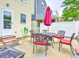 A picture of the hotel: Family-Friendly Keansburg Home Walk to Beach!