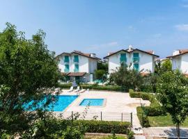 酒店照片: TRIPLE KUSADASI 4+1 VILLA+POOL, 400 M TO BEACH