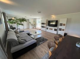 Bungalow 4 Schlafzimmer 8 Personen Parkplatz Grundstück Garten, Hotel in Leipzig