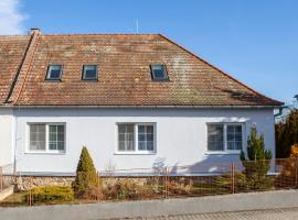 Apartmány Domek u lesa, hotel in Bítov