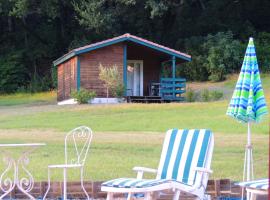 Hotel fotografie: Chalet de 2 chambres avec piscine partagee et jardin amenage a Les Tourettes