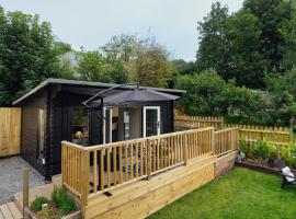 Hotel Photo: Caban Du Bach Pembroke With Private Garden