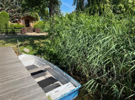 'Glamping' Angelzelt am See mit Steg und Boot (Mecklenburger Seenplatte), hotel di Blankensee