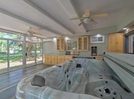 Gambaran Hotel: Coastal Edgewater Home with Private Hot Tub!