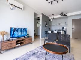 Cozy 3-bedroom condo with pool 6 pax - Semarak, hotel in Kuala Lumpur