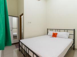 A picture of the hotel: KoolKost Syariah near LRT Boulevard Selatan Station - Minimum Stay 6 Nights