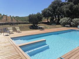 Hotel foto: Gîtes Carbuccia en Corse avec piscine chauffée