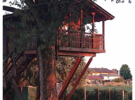 Фотографія готелю: La Casa sull'albero Oasi Certosa di Pavia