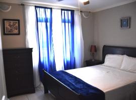 Hotel Photo: The president room 5 minutes to Devon House 6 strathairn Avenue Kingston