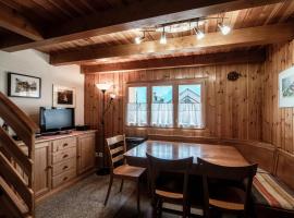 Baita dal Gat by Quokka 360 - modern wooden chalet in Faido, hotel v destinaci Sobrio