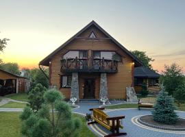 Rodynne Gnizdo, Hotel in Potschajiw