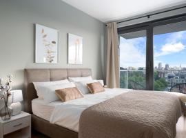 A picture of the hotel: SHS HOMES-LUXE HIGHRISE, 2 BEDROOMS, KITCHEN, FREE PARKING, STUNNING VIEW, LARGE TARRASSE, Workspace