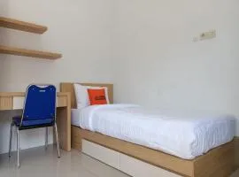 KoolKost Female Syariah near Universitas Ahmad Dahlan Kampus 3 - Minimum Stay 30 Nights