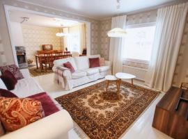 Kotolinna, Kotomo Oy, Hotel in Paltamo