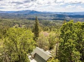 Ξενοδοχείο φωτογραφία: Eagle View Mountain Retreat with stunning views, hot tub, decks, 1 acre