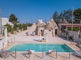 होटल की एक तस्वीर: HelloApulia - Authentic Trulli Petricore with private SPA and pool