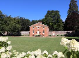 A picture of the hotel: Garden House at Woodhall Estate