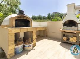 A picture of the hotel: Vista mare, casa con patio e barbecue a Silvi