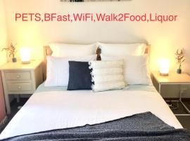 Hotel fotografie: BROOKS,BFast,WiFi,Nflx,Walk2Shop,Liquor,Food