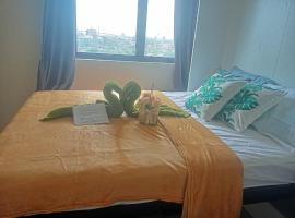 Hotel Photo: Free WI-FI and Pool Persimmon Condominium