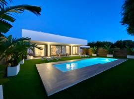 VISTA LAGO VILLE, hotel v destinaci Chiclana de la Frontera