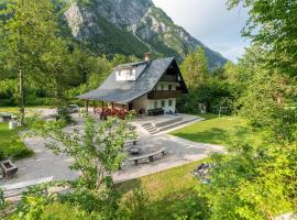 ホテル写真: Holiday House Destina - Lake Bohinj