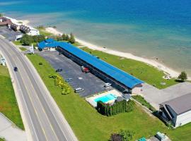 Saint Ignace में, होटल Days Inn & Suites by Wyndham St. Ignace Lakefront