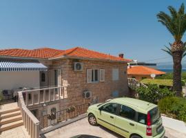 Hotel Photo: 2 Bedroom Beautiful Apartment In Supetar