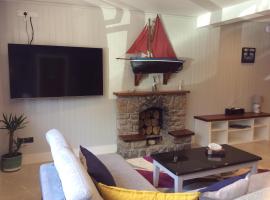 Roundstone Retreats Quayside luxury apt, ξενοδοχείο σε Roundstone