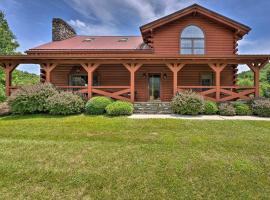 A picture of the hotel: Pet-Friendly Canton Cabin with Porch and Grill!