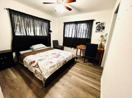 Zdjęcie hotelu: Cozy Private Bed & Bath near Medical Center, Galleria and DT