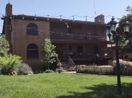 A picture of the hotel: Rustic Rooms by Kings Canyon & Sequoia National Parks