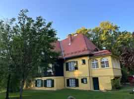 Foto di Hotel: Landvilla im Park