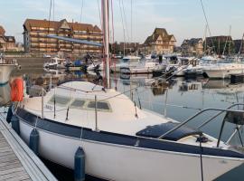 Madi au fil de l'eau à Deauville, khách sạn ở Deauville