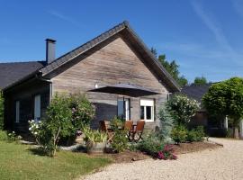 Хотел снимка: Gîte de la Tuillère, maison contemporaine en bois avec vue et piscine