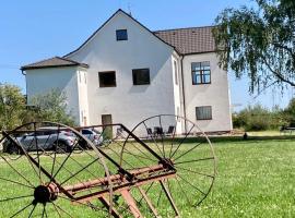 Hotel fotoğraf: Penzion Výhledy na Brdy