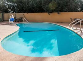 Super 8 by Wyndham Visalia, khách sạn ở Visalia