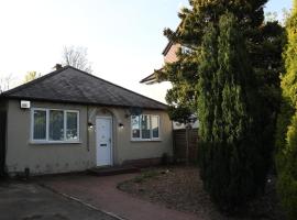 cosy 3-bed bungalow nec airport close to amenities, hotel in Birmingham