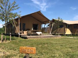 Hotel kuvat: De Hazelaarshof Luxe glampingtent bij natuurgebied De Millingerwaard