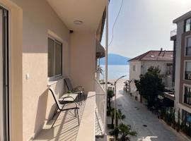 Hotel kuvat: Glam apartment 1BR/Tivat/A step from the beach