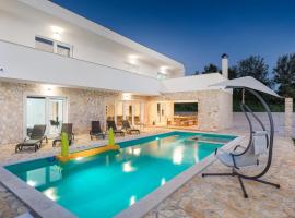 Hotel Photo: Lovely Home In Jursici With Outdoor Swimming Pool