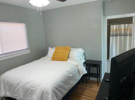 Hotel Photo: Comfortable Suite with private entrance & private bathroom